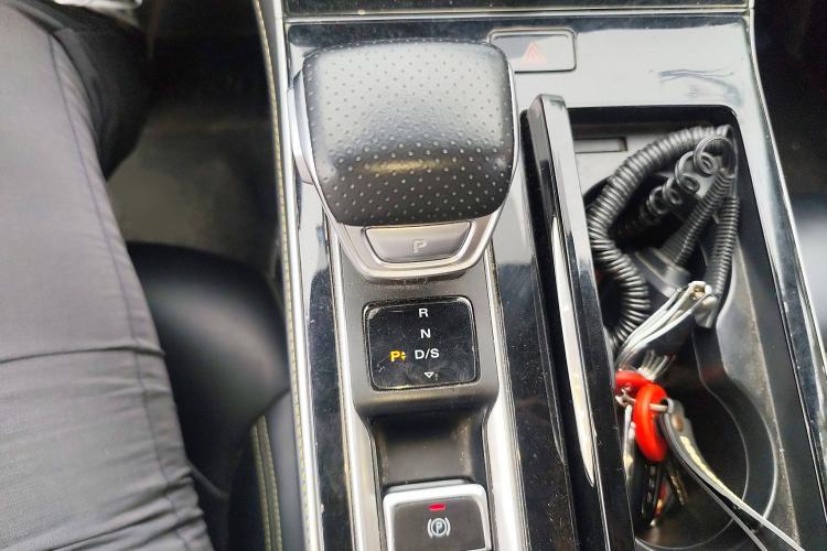 Used Roewe i6 MAX 2020 300TGI Automatic Sporty Cool Edition Gear Lever