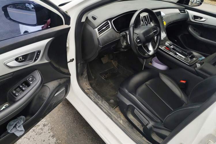 Used Roewe i6 MAX 2020 300TGI Automatic Sporty Cool Edition Interior 3