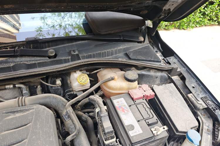 Used Roewe i6 MAX 2020 300TGI Automatic "Swell Cool Smart Drive" Edition Engine Bay Left