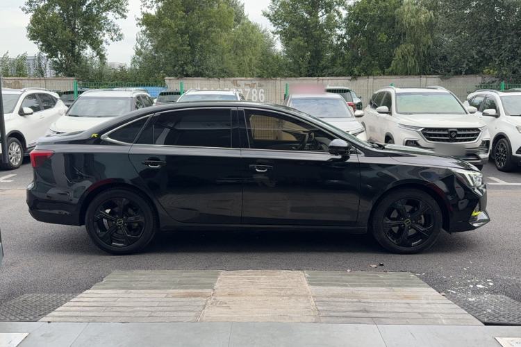 Used Roewe i6 MAX 2020 300TGI Automatic Cool & Stylish Skyroof Edition Exterior 2