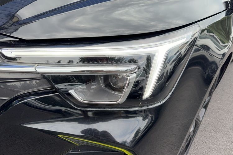 Used Roewe i6 MAX 2020 300TGI Automatic Cool & Stylish Skyroof Edition Exterior 8