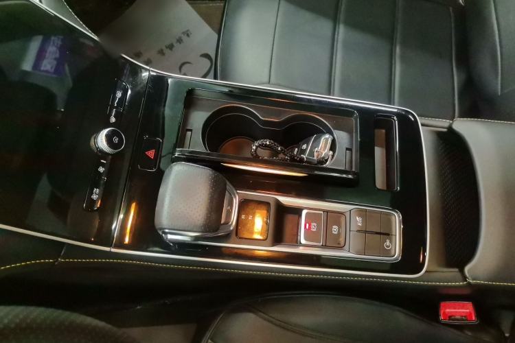 Used Roewe i6 MAX 2020 300TGI Automatic "Swell Cool Smart Drive" Edition Gear Lever