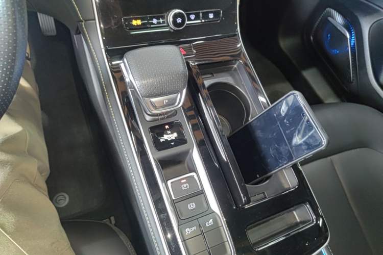 Used Roewe i6 MAX 2020 300TGI Automatic Sporty Cool Edition Gear Lever