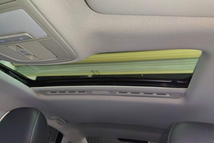 Used Roewe i6 MAX 2020 300TGI Automatic Sporty Cool Edition Headliner