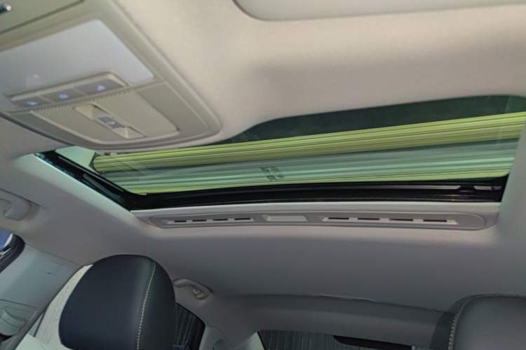 Used Roewe i6 MAX 2020 300TGI Automatic Sporty Cool Edition Headliner