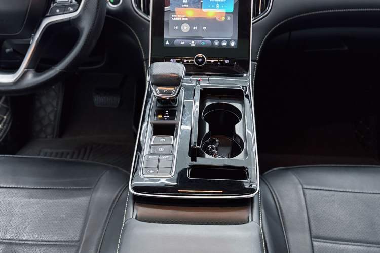 Used Roewe i6 MAX 2020 300TGI Automatic "Swell Cool Smart Drive" Edition Interior 3