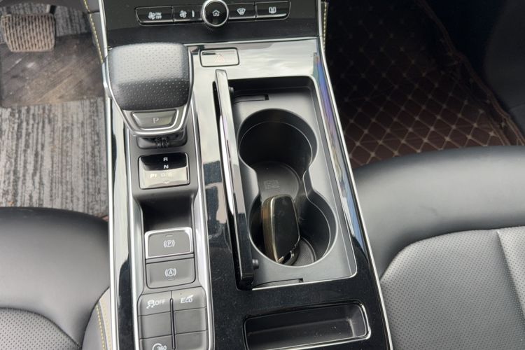 Used Roewe i6 MAX 2020 300TGI Automatic Cool & Stylish Skyroof Edition Interior 5