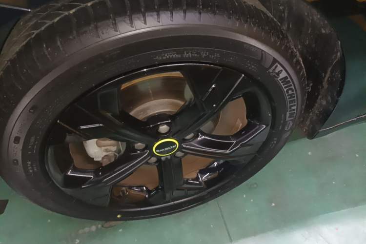 Used Roewe i6 MAX 2020 300TGI Automatic "Swell Cool Smart Drive" Edition Left Front Wheel Hub