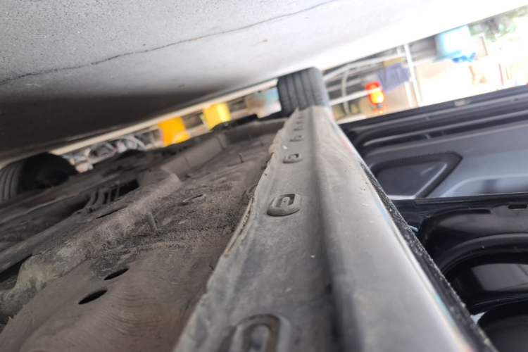 Used Roewe i6 MAX 2020 300TGI Automatic Cool & Stylish Skyroof Edition Left Side Sill