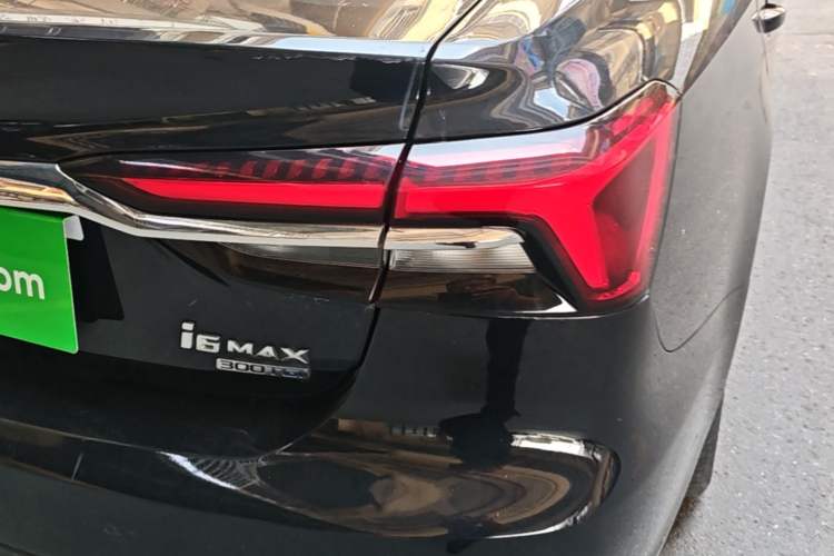 Used Roewe i6 MAX 2020 300TGI Automatic Cool & Stylish Skyroof Edition Right Rear Taillight