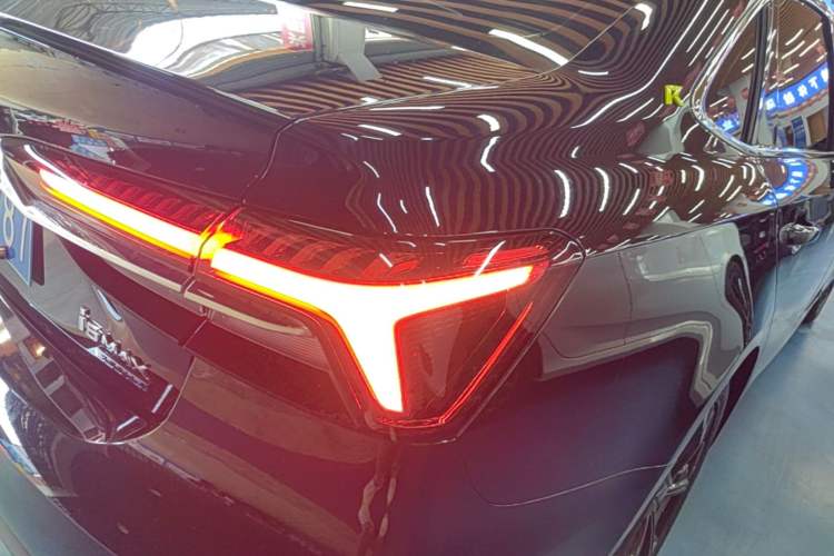 Used Roewe i6 MAX 2020 300TGI Automatic Sporty Cool Edition Right Rear Taillight