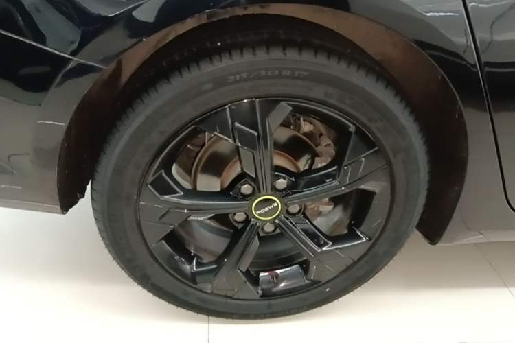 Used Roewe i6 MAX 2020 300TGI Automatic Sporty Cool Edition Right Rear Wheel Hub