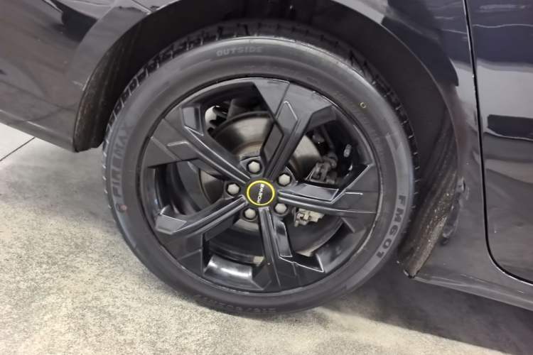 Used Roewe i6 MAX 2020 300TGI Automatic Sporty Cool Edition Right Rear Wheel Hub