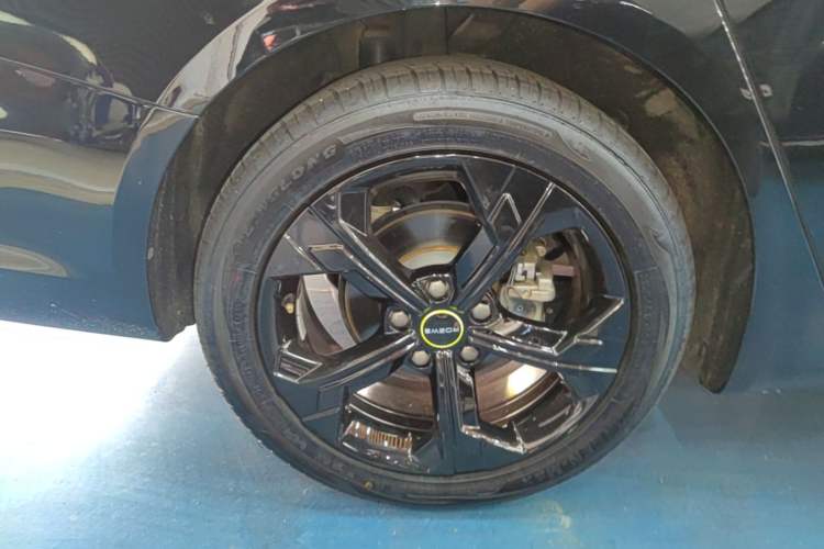 Used Roewe i6 MAX 2020 300TGI Automatic Sporty Cool Edition Right Rear Wheel Hub