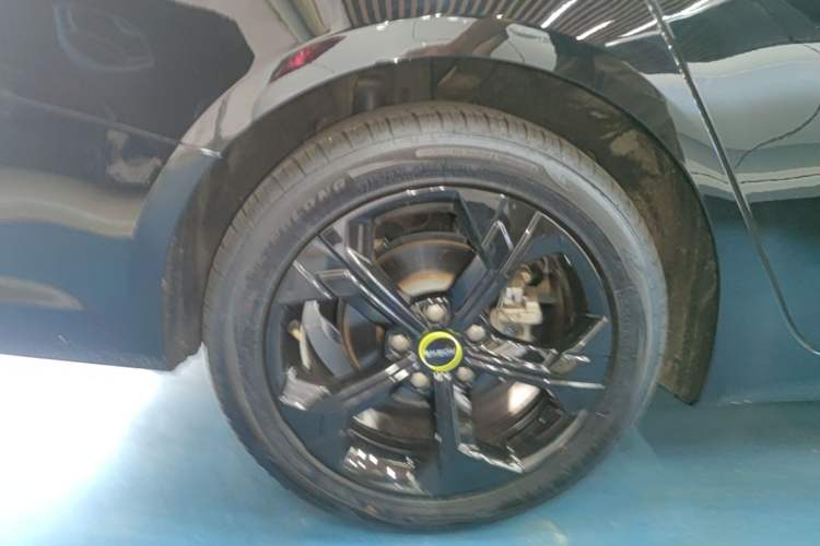 Used Roewe i6 MAX 2020 300TGI Automatic Sporty Cool Edition Right Rear Wheel Hub