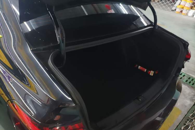 Used Roewe i6 MAX 2020 300TGI Automatic "Swell Cool Smart Drive" Edition Trunk