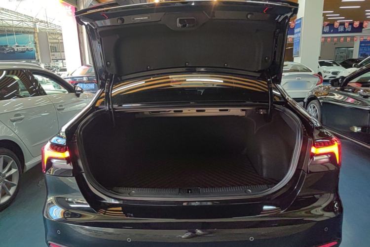 Used Roewe i6 MAX 2020 300TGI Automatic Sporty Cool Edition Trunk