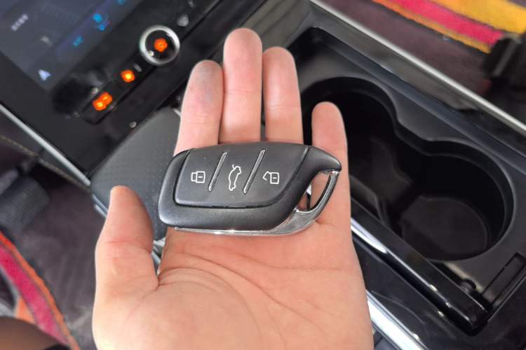 Used Roewe i6 MAX 2020 300TGI Automatic Cool & Stylish Skyroof Edition Vehicle Key
