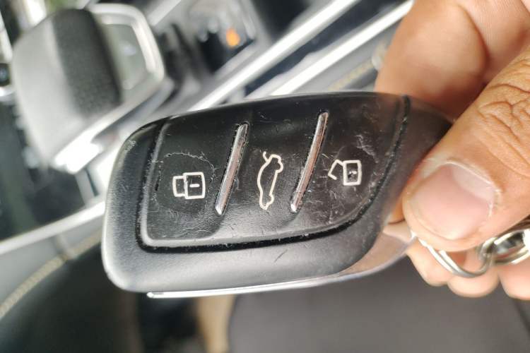 Used Roewe i6 MAX 2020 300TGI Automatic Cool & Stylish Skyroof Edition Vehicle Key