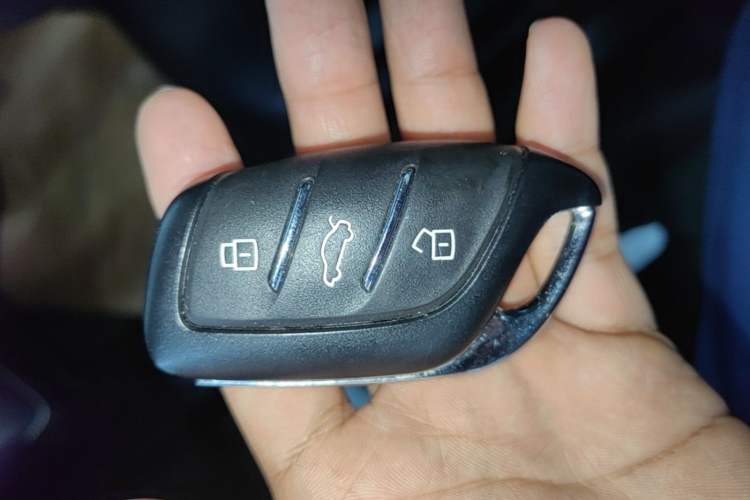 Used Roewe i6 MAX 2020 300TGI Automatic Cool & Stylish Skyroof Edition Vehicle Key