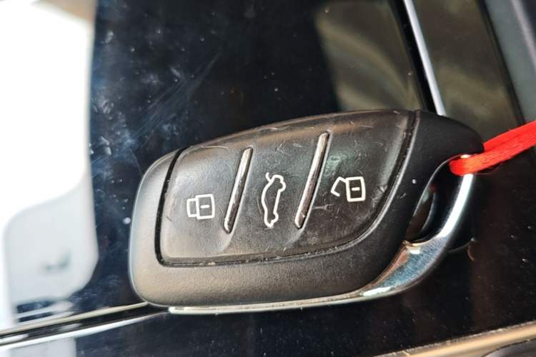 Used Roewe i6 MAX 2020 300TGI Automatic Cool & Stylish Skyroof Edition Vehicle Key