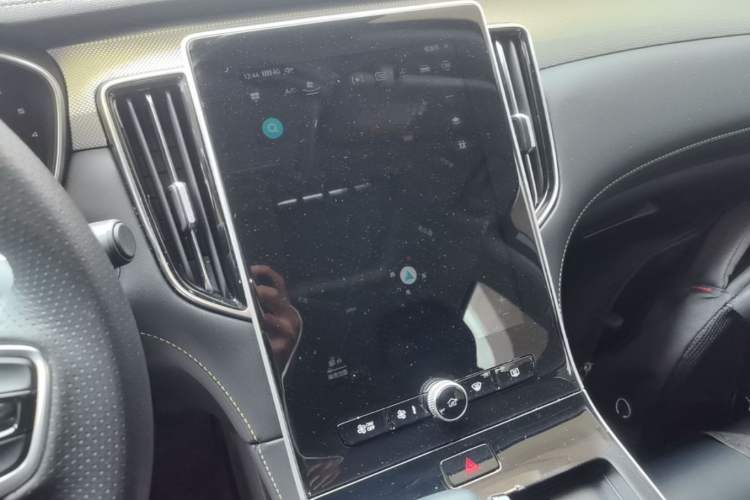 Used Roewe i6 MAX 2020 300TGI Automatic "Swell Cool Smart Drive" Edition Audio And AC Panel
