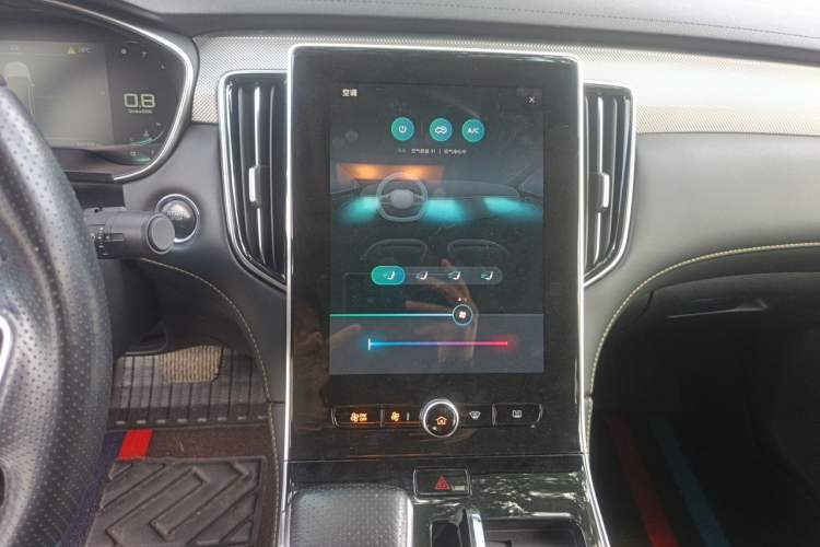 Used Roewe i6 MAX 2020 300TGI Automatic Sporty Cool Edition Audio And AC Panel