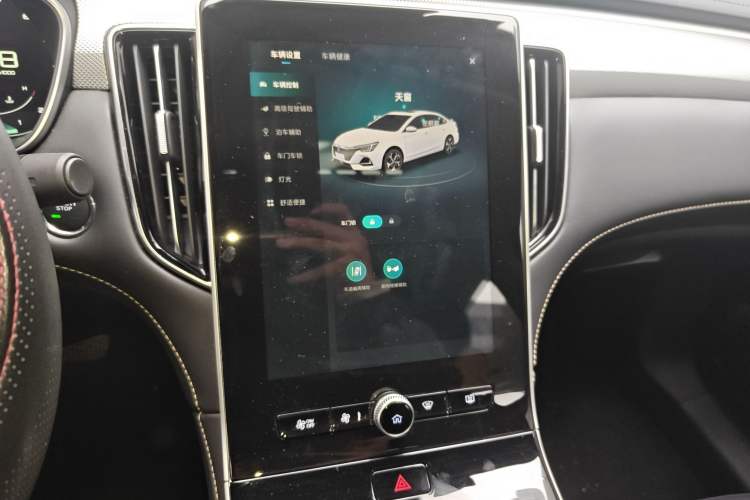 Used Roewe i6 MAX 2020 300TGI Automatic "Swell Cool Smart Drive" Edition Audio And AC Panel