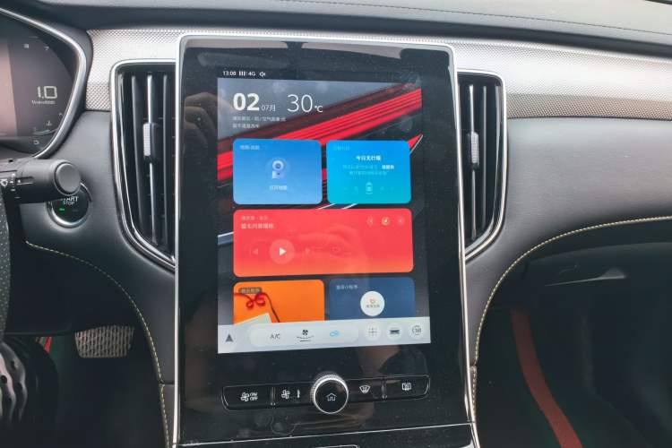 Used Roewe i6 MAX 2020 300TGI Automatic Cool & Stylish Skyroof Edition Audio And AC Panel