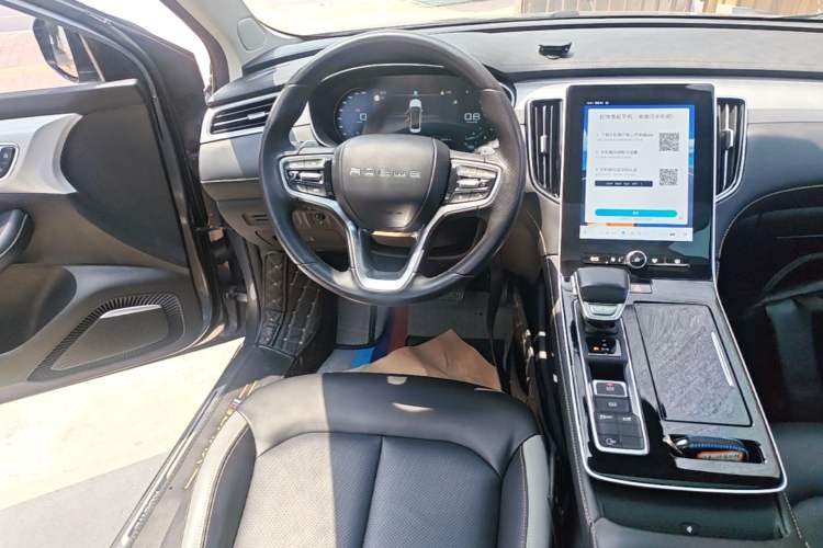 Used Roewe i6 MAX 2020 300TGI Automatic Supreme Edition with Cool Sunroof and Advanced Driving Features Audio And AC Panel