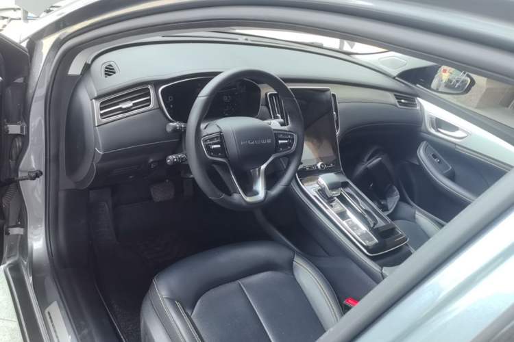Used Roewe i6 MAX 2020 300TGI Automatic "Swell Cool Smart Drive" Edition Center Console