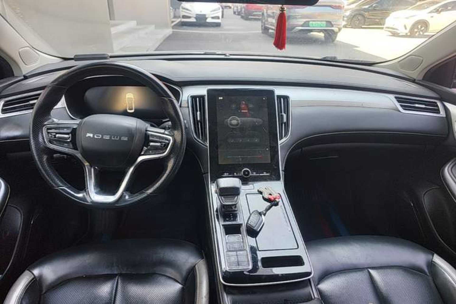 Used Roewe i6 MAX 2020 300TGI Automatic Cool & Stylish Skyroof Edition Center Console