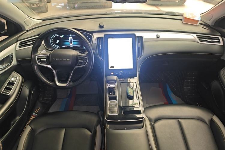 Used Roewe i6 MAX 2020 300TGI Automatic Supreme Edition with Cool Sunroof and Advanced Driving Features Center Console