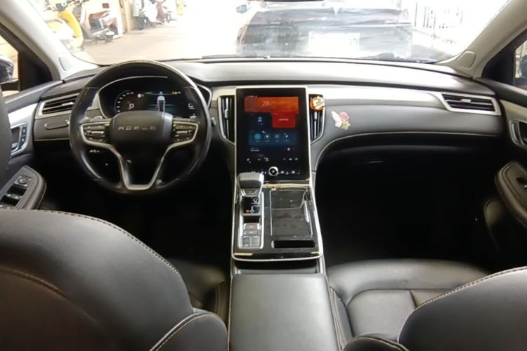 Used Roewe i6 MAX 2020 300TGI Automatic "Swell Cool Smart Drive" Edition Center Console