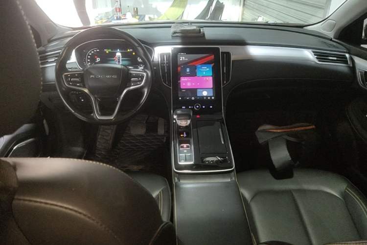 Used Roewe i6 MAX 2020 300TGI Automatic "Swell Cool Smart Drive" Edition Center Console