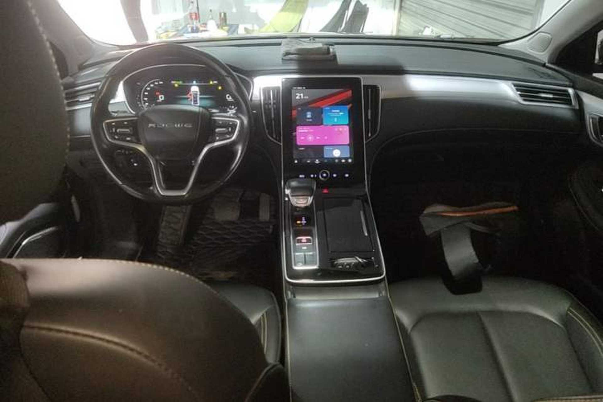 Used Roewe i6 MAX 2020 300TGI Automatic "Swell Cool Smart Drive" Edition Center Console