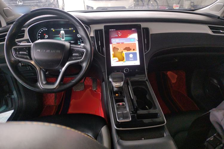 Used Roewe i6 MAX 2020 300TGI Automatic Supreme Edition with Cool Sunroof and Advanced Driving Features Center Console