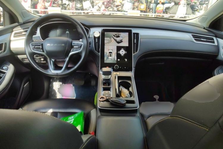 Used Roewe i6 MAX 2020 300TGI Automatic Supreme Edition with Cool Sunroof and Advanced Driving Features Center Console