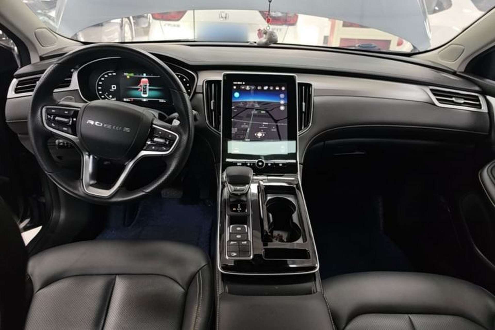 Used Roewe i6 MAX 2020 300TGI Automatic "Swell Cool Smart Drive" Edition Center Console