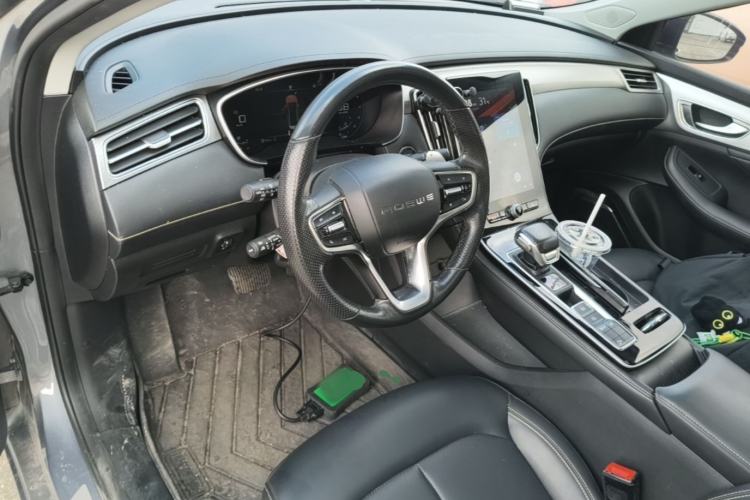 Used Roewe i6 MAX 2020 300TGI Automatic "Swell Cool Smart Drive" Edition Center Console