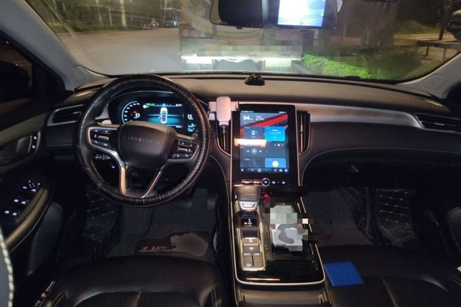 Used Roewe i6 MAX 2020 300TGI Automatic "Swell Cool Smart Drive" Edition Center Console