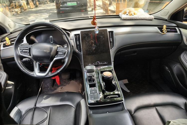 Used Roewe i6 MAX 2020 300TGI Automatic Cool & Stylish Skyroof Edition Center Console
