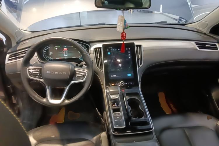 Used Roewe i6 MAX 2020 300TGI Automatic Supreme Edition with Cool Sunroof and Advanced Driving Features Center Console