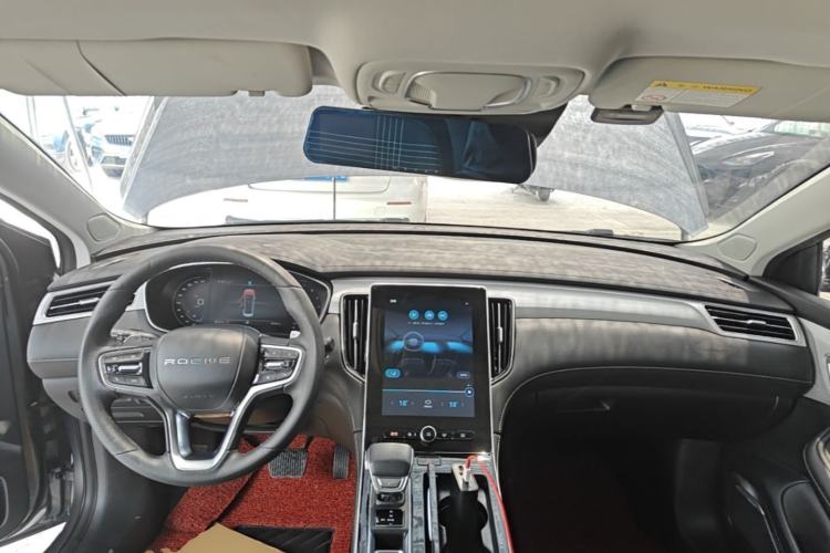 Used Roewe i6 MAX 2020 300TGI Automatic Supreme Edition with Cool Sunroof and Advanced Driving Features Center Console
