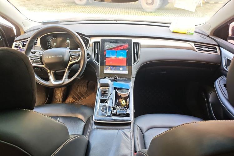 Used Roewe i6 MAX 2020 300TGI Automatic Sporty Cool Edition Center Console