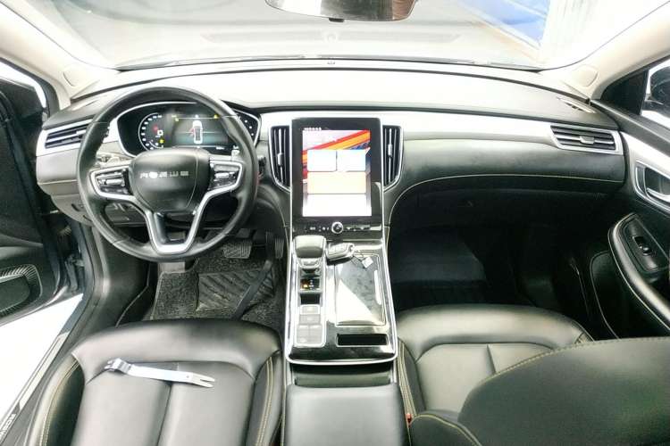 Used Roewe i6 MAX 2020 300TGI Automatic "Swell Cool Smart Drive" Edition Center Console