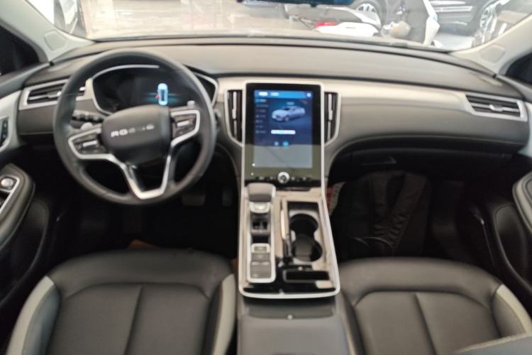 Used Roewe i6 MAX 2020 300TGI Automatic Supreme Edition with Cool Sunroof and Advanced Driving Features Center Console