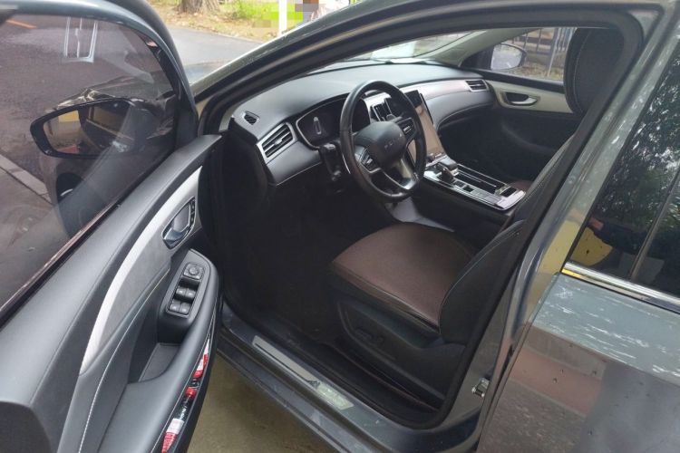 Used Roewe i6 MAX 2020 300TGI Automatic "Swell Cool Smart Drive" Edition Driver Seat