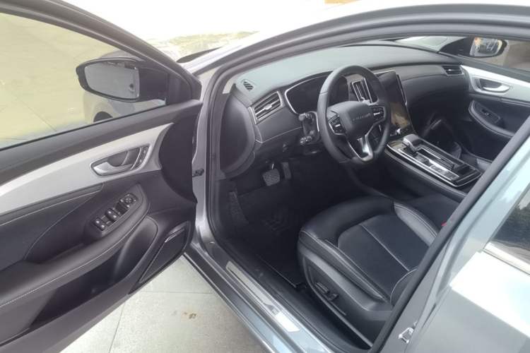 Used Roewe i6 MAX 2020 300TGI Automatic "Swell Cool Smart Drive" Edition Driver Seat
