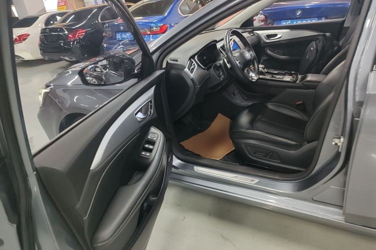 Used Roewe i6 MAX 2020 300TGI Automatic "Swell Cool Smart Drive" Edition Driver Seat
